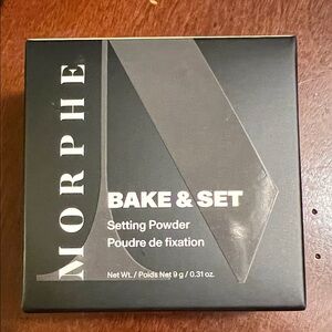 Bake & Set Setting Powder by Morphe - Translucent in Black Compact container